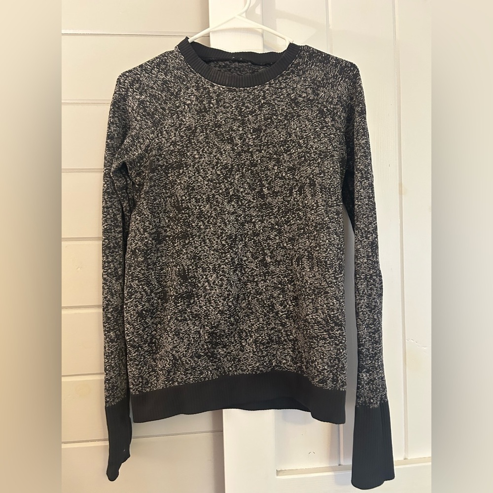 Lululemon Black and Gray top